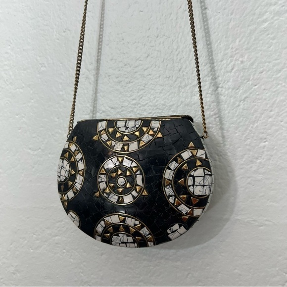 From St Xavier-Silver Metal Bag Handmade Embossed Shoulder Clutch - Picture 5 of 6